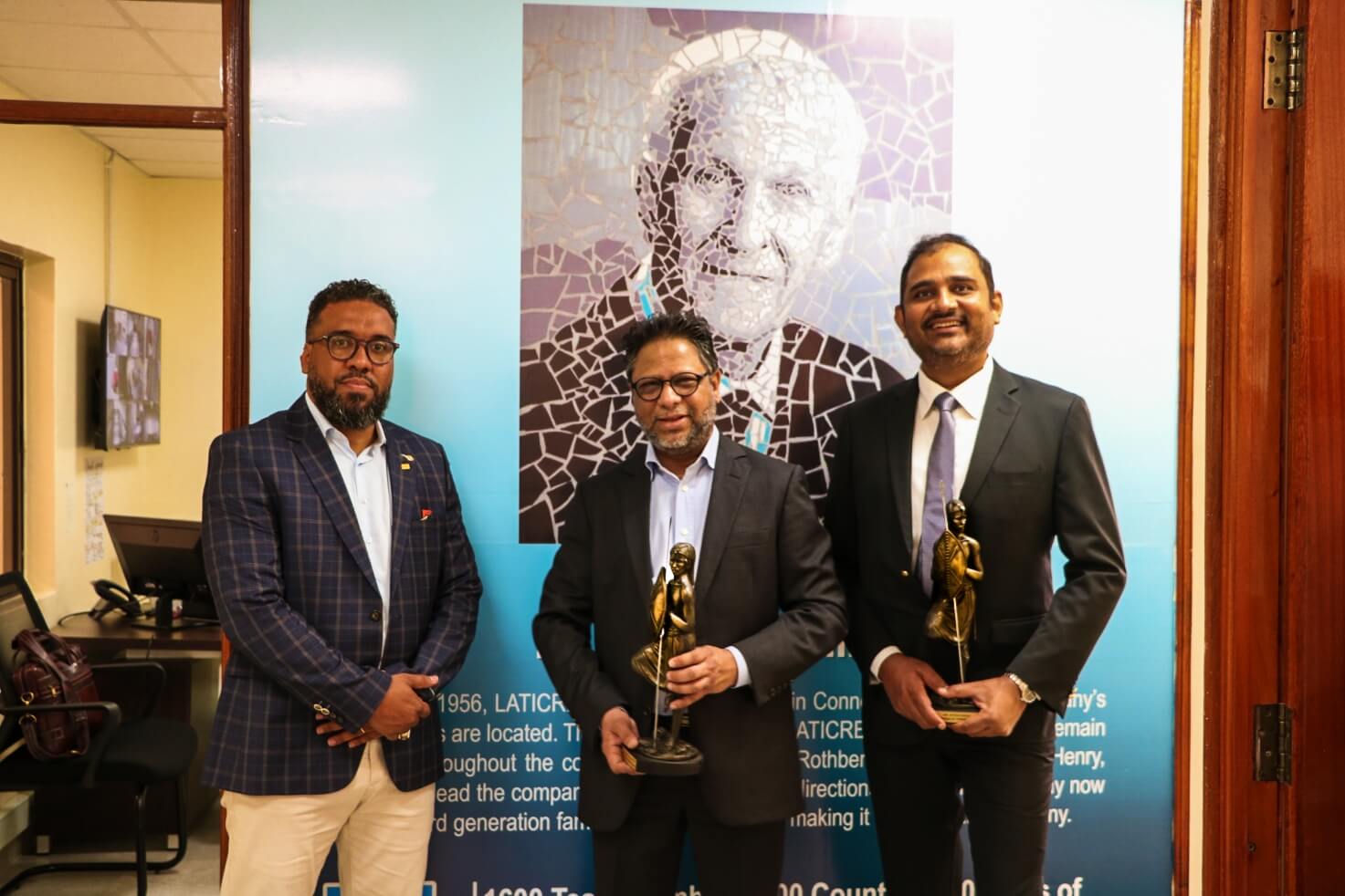 Inaugurazione dell’impianto LATICRETE in Kenya con Joseph Dacosta, Faisal Saleem e Ritesh Singh